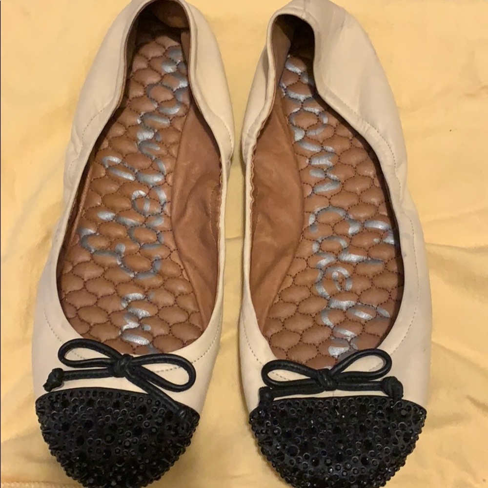Sam Edelman flats off white and black! Minor wear!